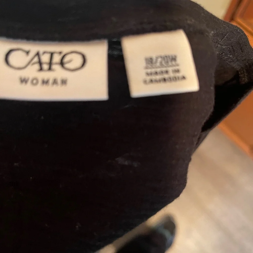 Black top with butterfly. Size 18/20. - Picture 5 of 6